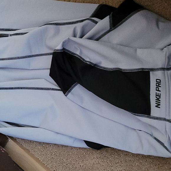 Boys Nike pro 3/4 zip hoody - Picture 3 of 4